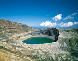 No.990007 蔵王・御釜