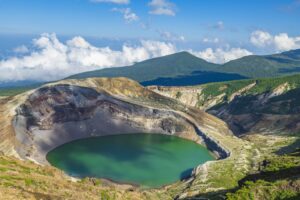 No.990085 蔵王の御釜